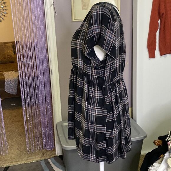 Torrid Peplum Cross Back Rayon Flannel Blouse 1 1X 14-16 Black White Pink Plaid - Picture 4 of 7